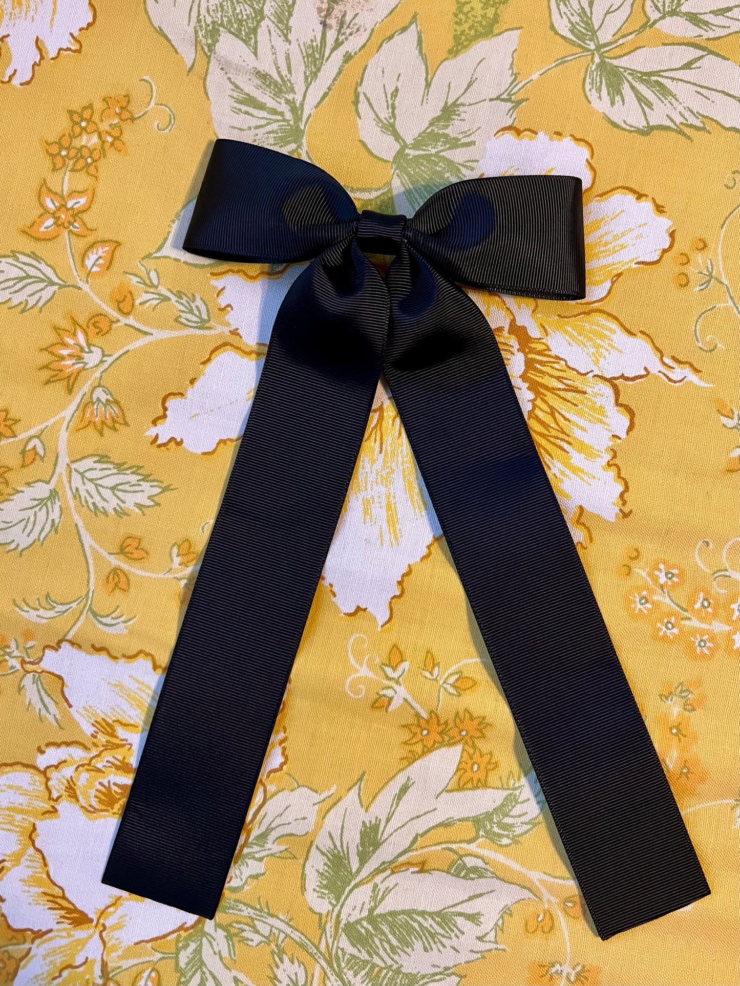 The Countryside Bow in black grosgrain