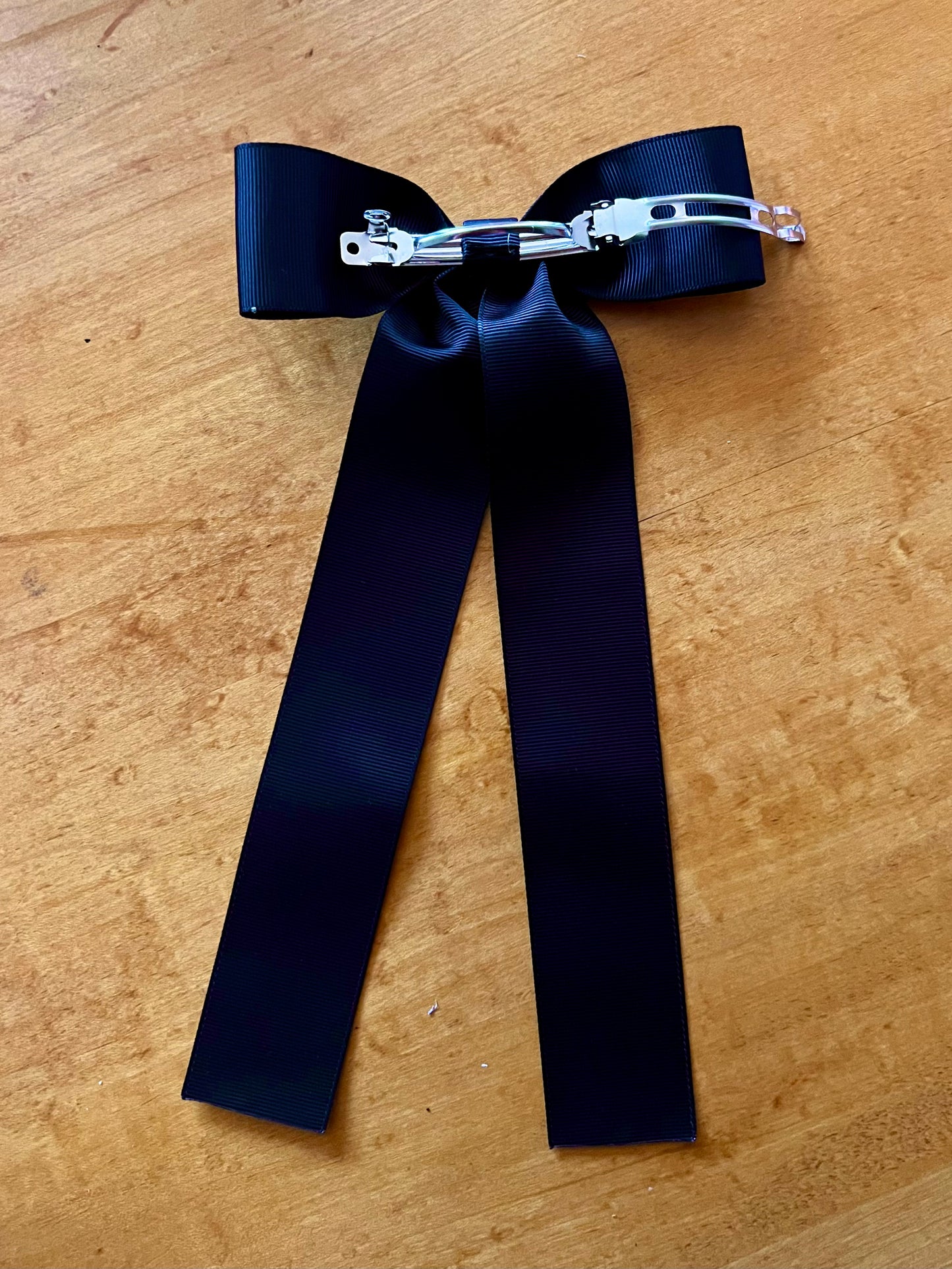 The Countryside Bow in black grosgrain